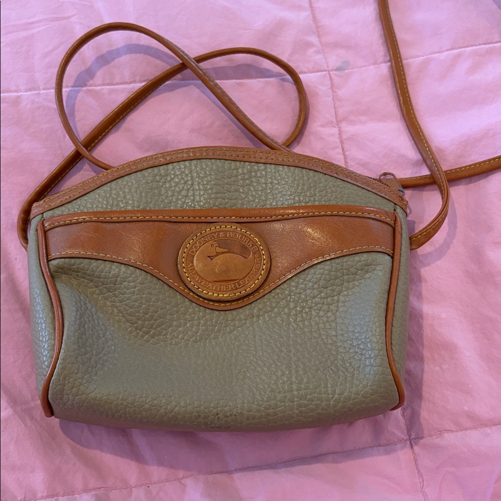 Vintage‎ Dooney and Bourke Leather Shoulder Crossbody Bag Brown Beige Logo Goose
